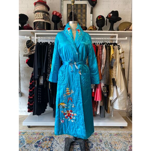 Vintage 1940s quilted Japanese robe, turquoise embroidered satin, 40s loungewear - Picture 10 of 10